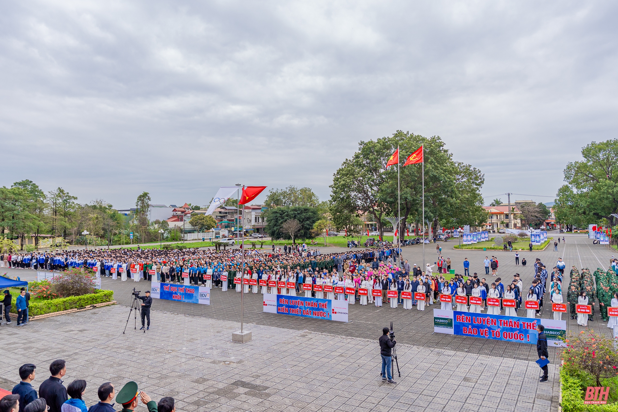 Lan tỏa tinh thần “Chạy vì sức khỏe cộng đồng” trên đường chạy việt dã Báo Thanh Hoá 