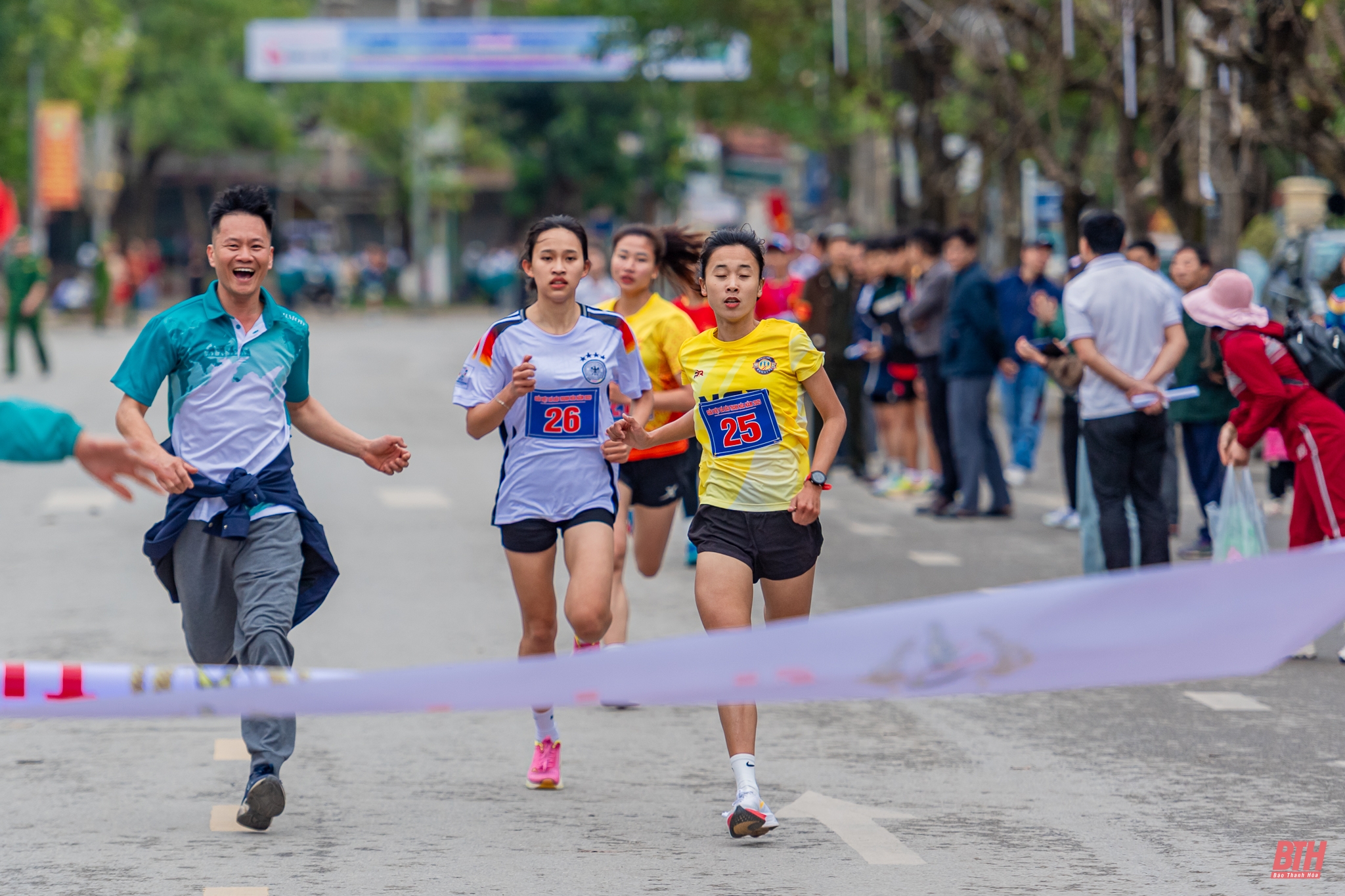 Lan tỏa tinh thần “Chạy vì sức khỏe cộng đồng” trên đường chạy việt dã Báo Thanh Hoá 