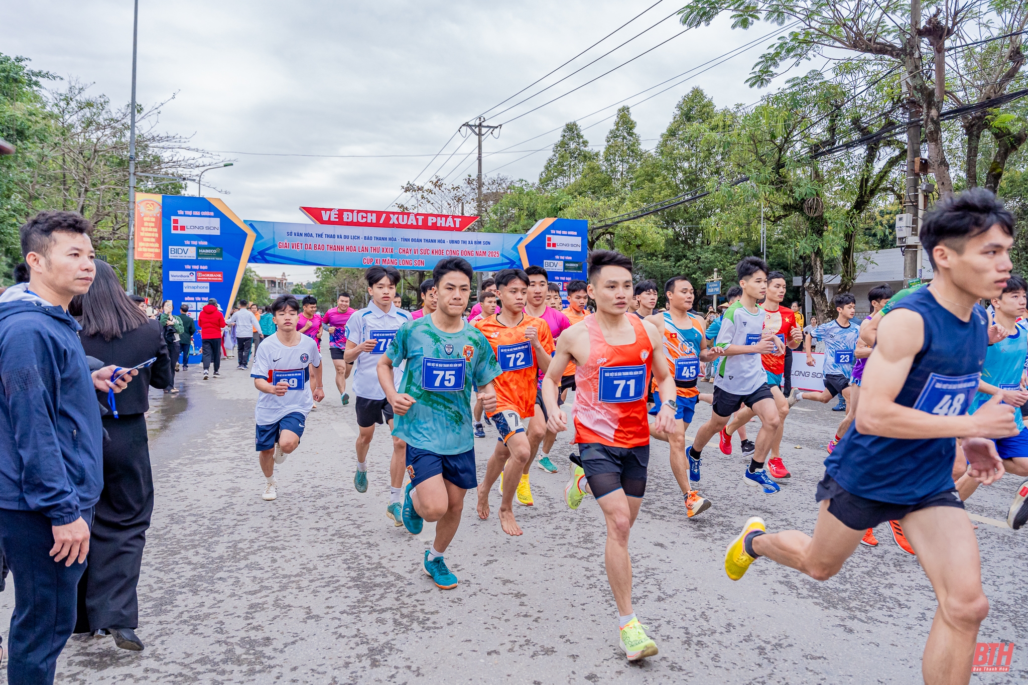 Lan tỏa tinh thần “Chạy vì sức khỏe cộng đồng” trên đường chạy việt dã Báo Thanh Hoá 