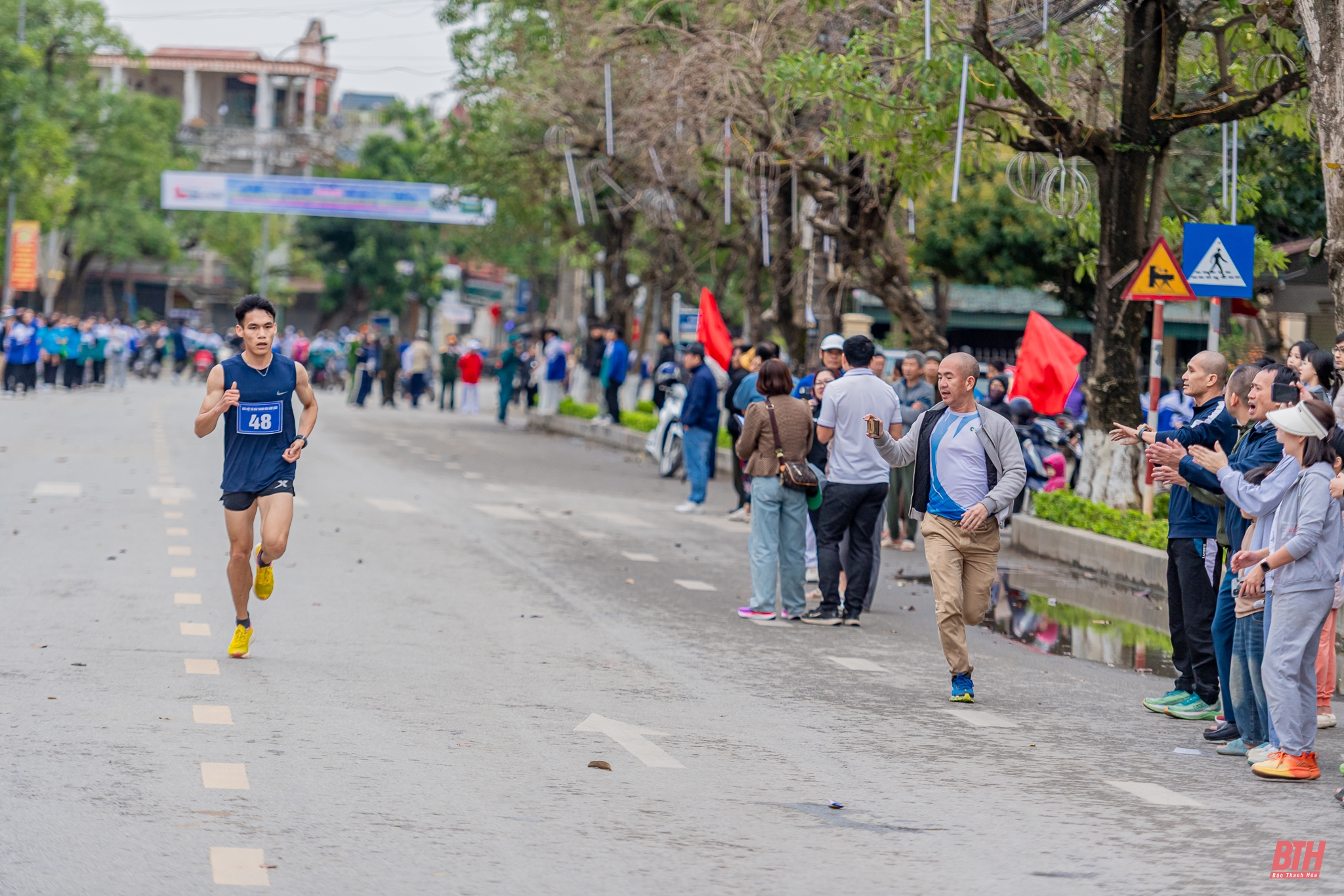 Lan tỏa tinh thần “Chạy vì sức khỏe cộng đồng” trên đường chạy việt dã Báo Thanh Hoá 