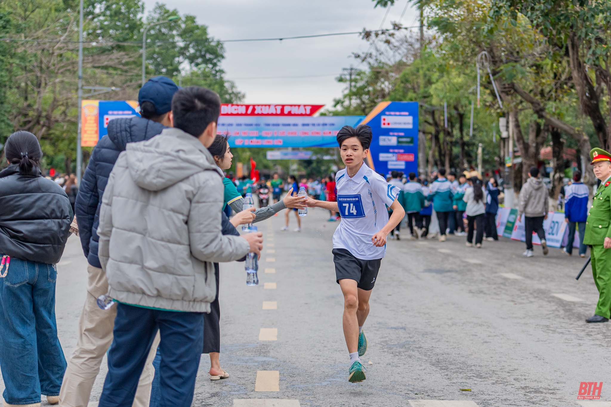 Lan tỏa tinh thần “Chạy vì sức khỏe cộng đồng” trên đường chạy việt dã Báo Thanh Hoá 