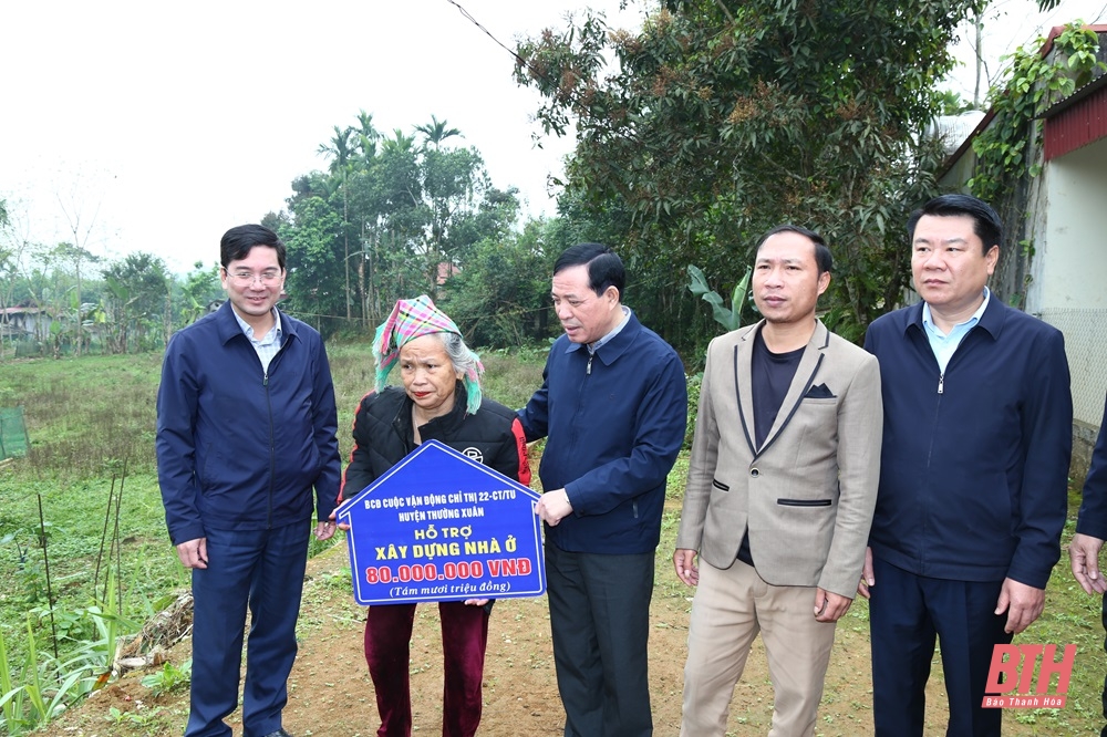 Phó Bí thư Thường trực Tỉnh ủy Lại Thế Nguyên khảo sát thực tế khó khăn, vướng mắc trong hỗ trợ xây dựng nhà ở tại huyện Thường Xuân