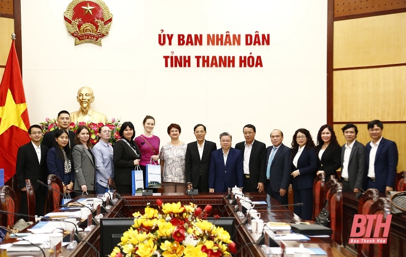 Phó Chủ tịch UBND tỉnh Đầu Thanh Tùng tiếp và làm việc với Đoàn đại biểu các trường đại học Liên bang Nga