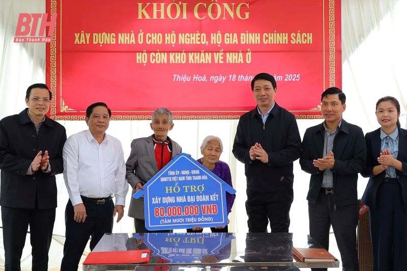 Phó Chủ tịch UBND tỉnh Lê Đức Giang dự lễ khởi công và trao biển hỗ trợ xây dựng nhà ở tại huyện Thiệu Hóa