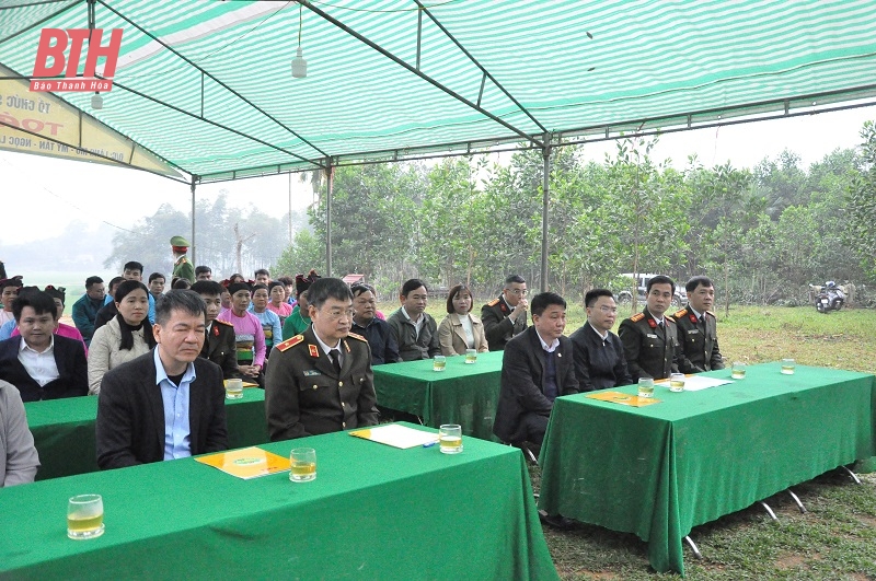 Giám đốc Công an tỉnh Trần Phú Hà dự lễ khởi công và trao biển hỗ trợ xây dựng nhà ở tại huyện Ngọc Lặc