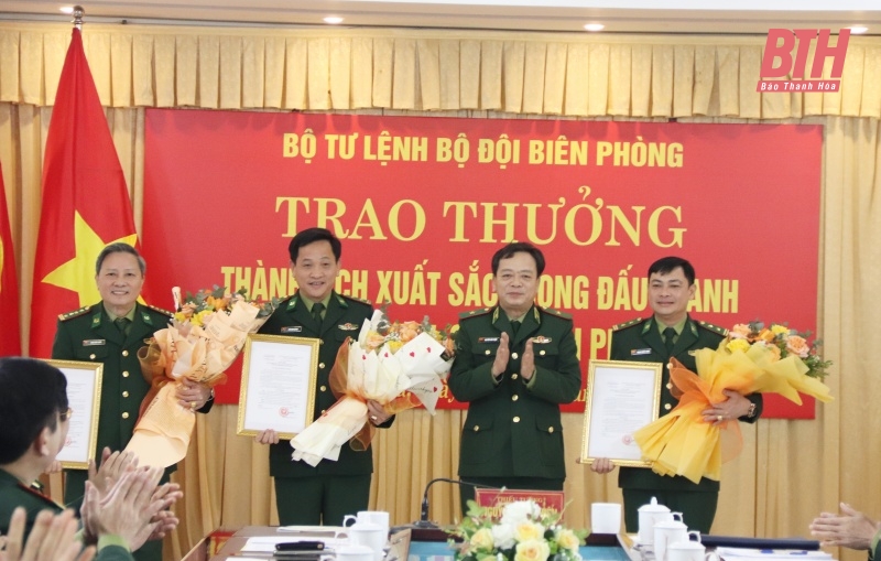 Trao thưởng thành tích trong đấu tranh chống tội phạm ma túy cho Bộ đội Biên phòng Thanh Hóa 