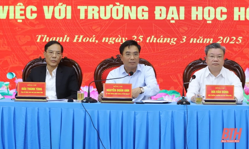 Bí thư Tỉnh ủy Nguyễn Doãn Anh làm việc với Trường Đại học Hồng Đức