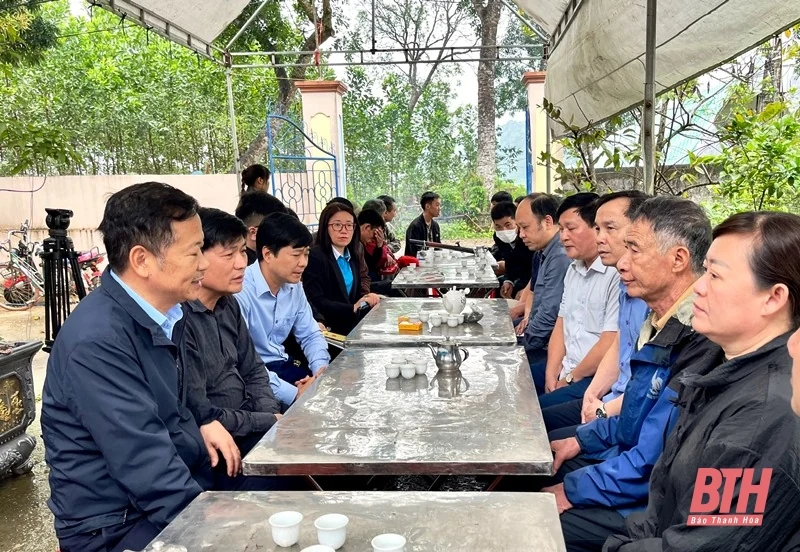 Thăm hỏi, động viên gia đình có người bị thiệt mạng do đuối nước ở huyện Cẩm Thủy