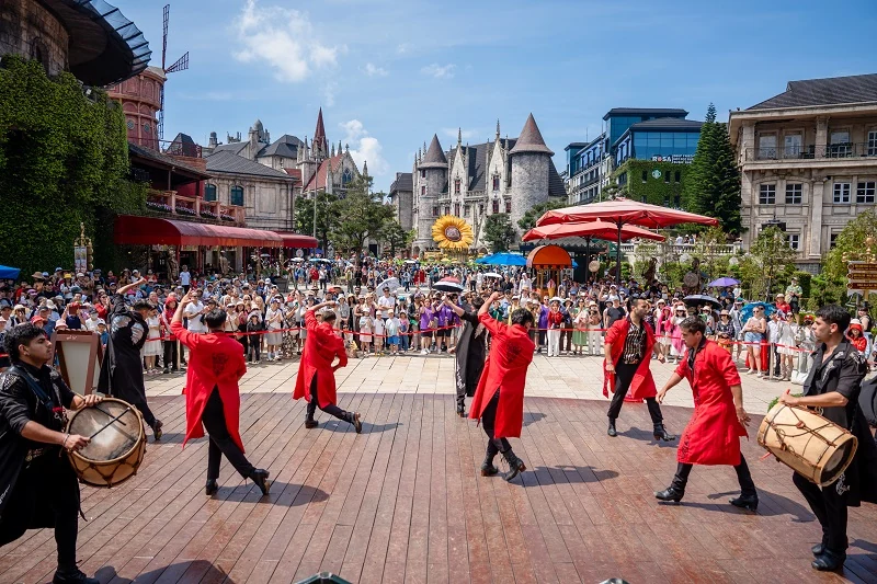 Sun World Ba Na Hills rực rỡ sắc vàng với Lễ hội Hoa Mặt trời