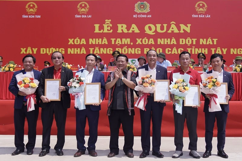 Hỗ trợ 500 căn nhà mới, Vietjet và Vikki Digital Bank chung tay xoá nhà tạm, nhà dột nát cho người dân