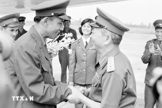 Lãnh đạo cấp cao Đảng, Nhà nước viếng đồng chí Khamtay Siphandone