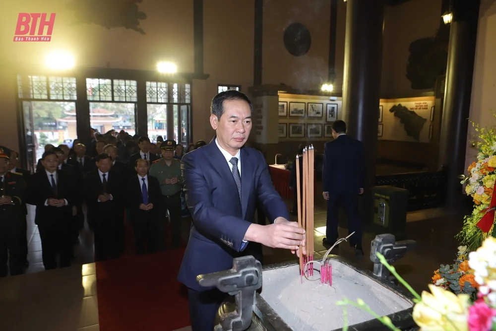 Đoàn đại biểu tỉnh Thanh Hóa dâng hoa, dâng hương Chủ tịch Hồ Chí Minh, Mẹ Việt Nam Anh hùng và các Anh hùng liệt sĩ nhân kỷ niệm 60 năm Hàm Rồng chiến thắng
