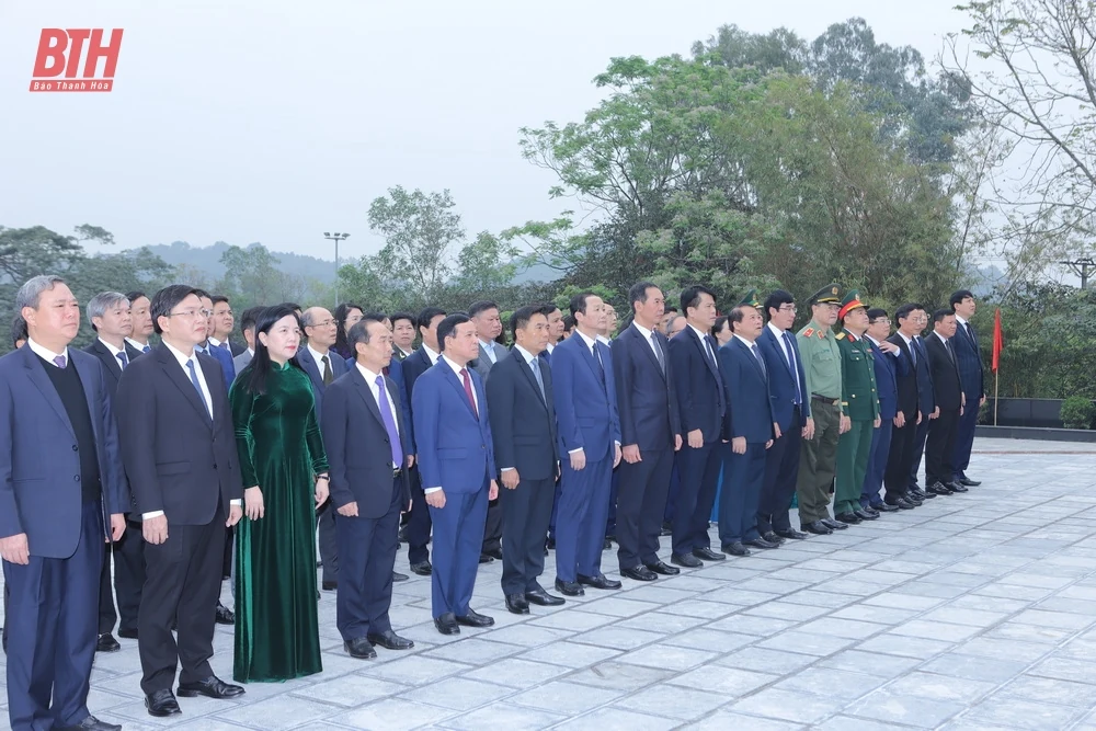 Đoàn đại biểu tỉnh Thanh Hóa dâng hoa, dâng hương Chủ tịch Hồ Chí Minh, Mẹ Việt Nam Anh hùng và các Anh hùng liệt sĩ nhân kỷ niệm 60 năm Hàm Rồng chiến thắng