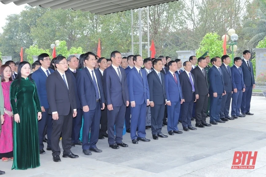 Đoàn đại biểu tỉnh Thanh Hóa dâng hoa, dâng hương Chủ tịch Hồ Chí Minh, Mẹ Việt Nam Anh hùng và các Anh hùng liệt sĩ nhân kỷ niệm 60 năm Hàm Rồng chiến thắng