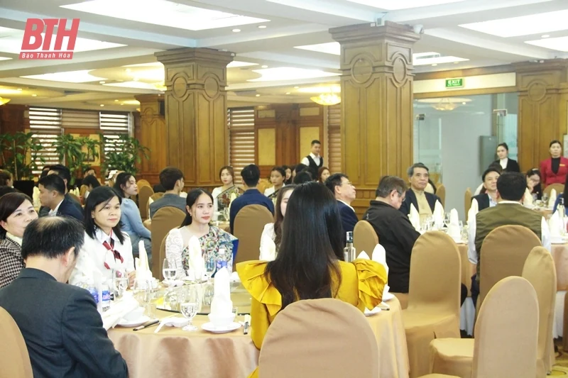 Gặp mặt, giao lưu với lưu học sinh Lào nhân dịp Tết cổ truyền Bunpimay