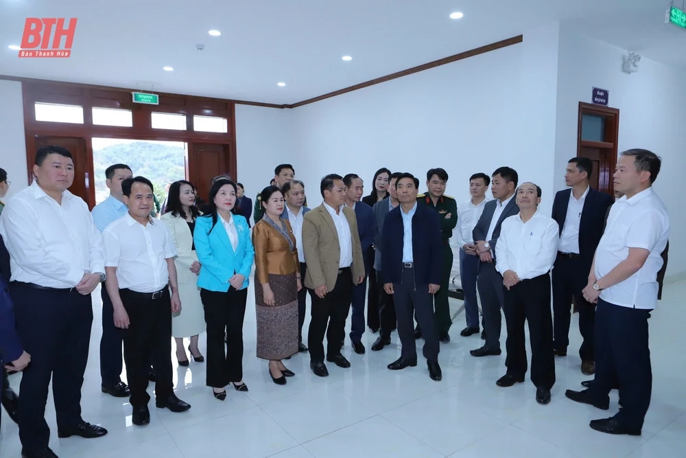 Đoàn đại biểu cấp cao tỉnh Thanh Hóa chúc Tết cổ truyền Bun Pi May tại tỉnh Hủa Phăn (nước CHDCND Lào)