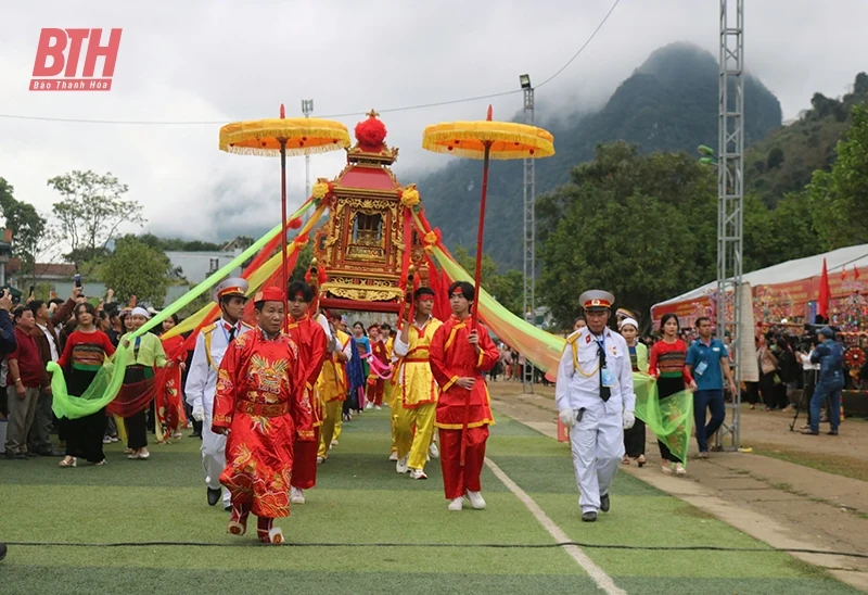 Ngược ngàn Hồi Xuân