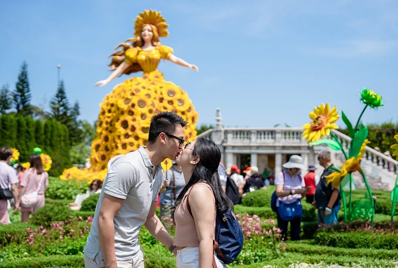 Không chỉ sống ảo - tour 30/4 này còn khiến bạn thấy yêu nước theo cách riêng