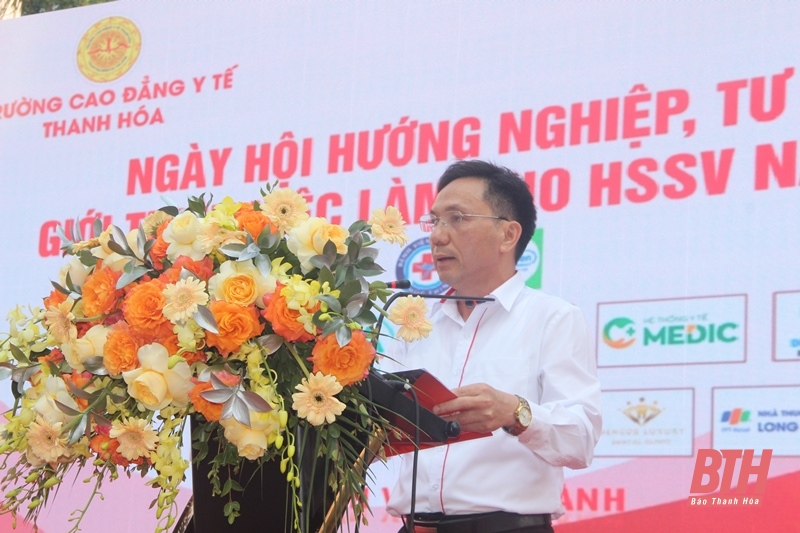 Sôi nổi Ngày hội hướng nghiệp, tư vấn, cá cược bóng đá m88 năm 2025
