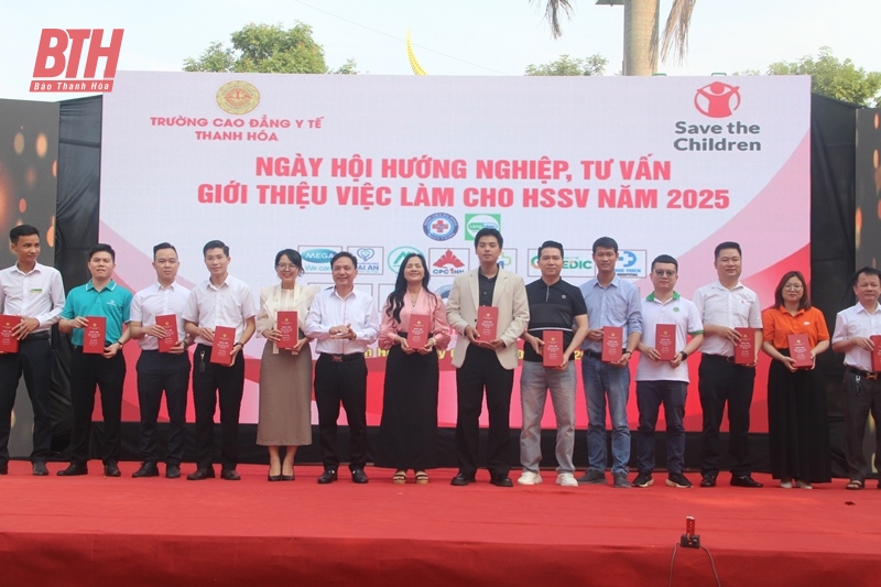 Sôi nổi Ngày hội hướng nghiệp, tư vấn, cá cược bóng đá m88 năm 2025