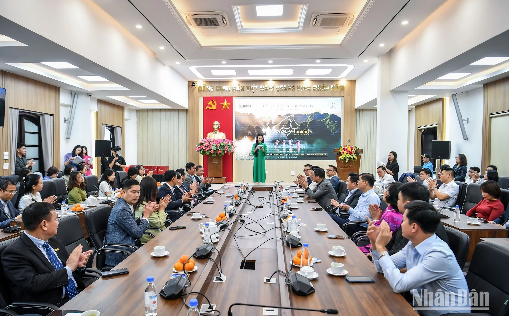 Báo Nhân Dân ra mắt video âm nhạc “Victory - Bond in Vietnam”