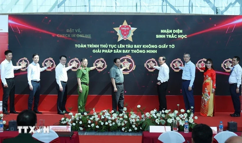 Thủ tướng dự Lễ công bố thí điểm nhận diện sinh trắc học tại Cảng Tân Sơn Nhất