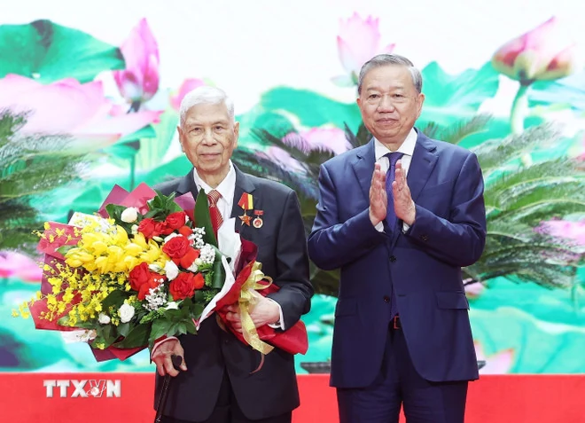 Phát triển kinh tế, nâng cao chất lượng cuộc sống nhân dân là nhiệm vụ hàng đầu