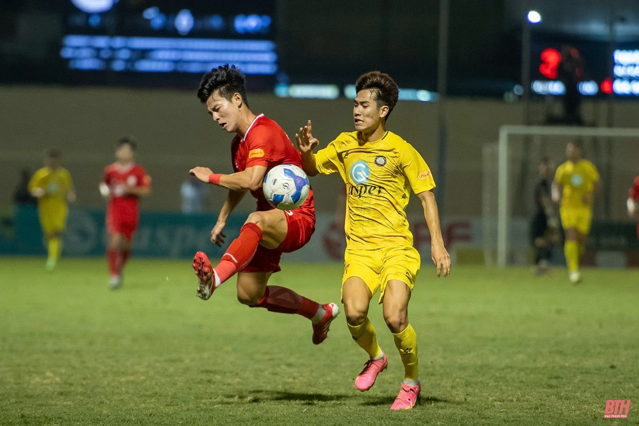 Đông Á Thanh Hóa: Rũ bùn đứng dậy...