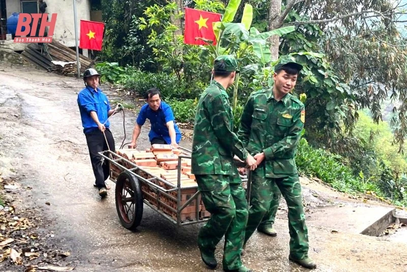 Người lính biên phòng xây nhà giúp dân nghèo Mường Lát