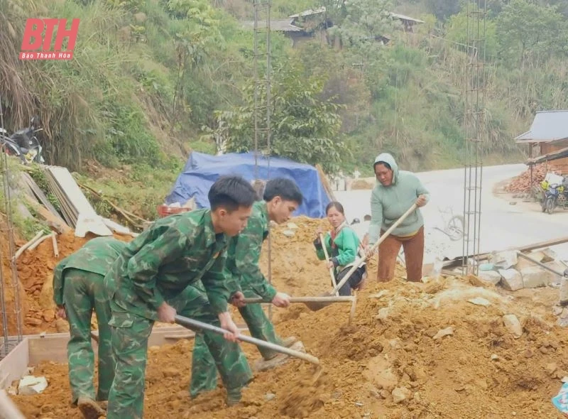 Người lính biên phòng xây nhà giúp dân nghèo Mường Lát