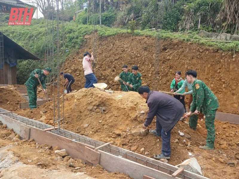 Người lính biên phòng xây nhà giúp dân nghèo Mường Lát