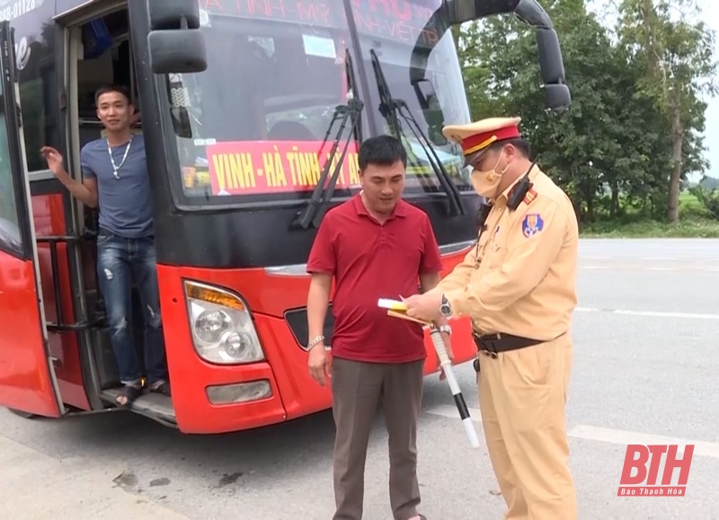 Tích cực tuần tra, phân luồng bảo đảm an toàn giao thông dịp nghỉ lễ