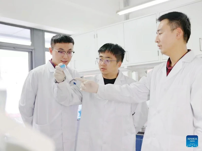 Trung Quốc lần đầu vượt Mỹ về số lượng công bố khoa học
