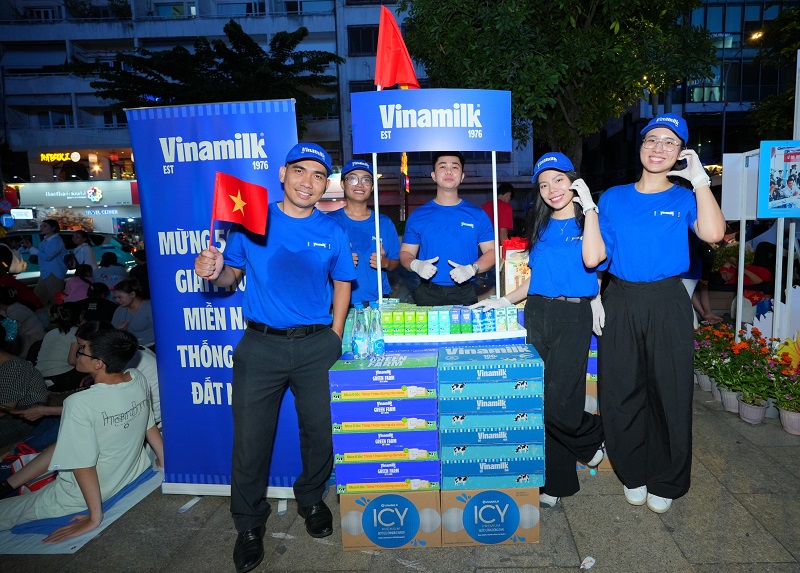 Hơn 150.000 sản phẩm Vinamilk tiếp sức các lực lượng và người dân tham gia đại lễ 30/4