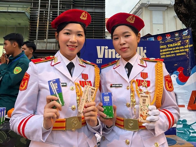 Hơn 150.000 sản phẩm Vinamilk tiếp sức các lực lượng và người dân tham gia đại lễ 30/4