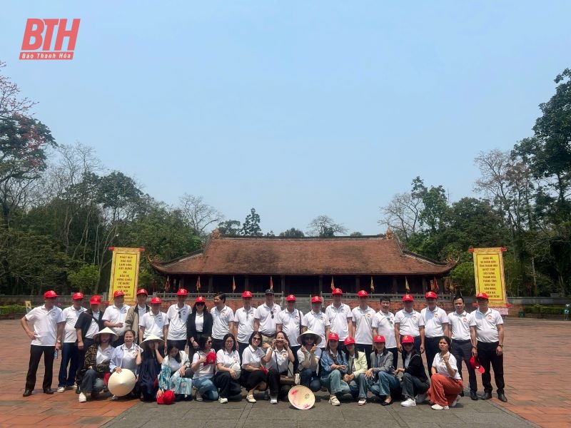 Nhiều du khách đến Khu di tích Quốc gia đặc biệt Lam Kinh và thành nhà Hồ trong ngày đầu kỳ nghỉ lễ
