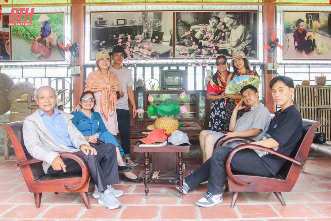 Nhiều du khách đến Khu di tích Quốc gia đặc biệt Lam Kinh và thành nhà Hồ trong ngày đầu kỳ nghỉ lễ