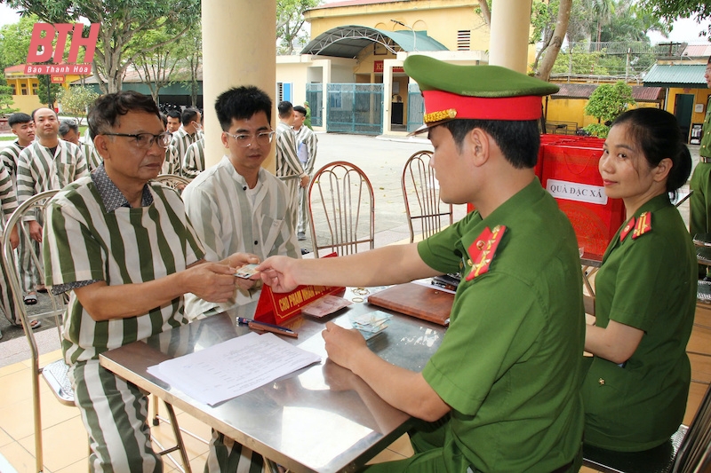 Trại tạm giam công bố quyết định đặc xá của Chủ tịch nước cho 44 phạm nhân