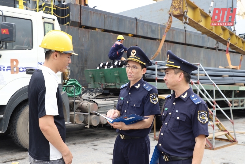 Không nghỉ lễ, cơ quan hải quan trực giải quyết thủ tục, thông quan nhanh chóng hàng hóa xuất nhập khẩu