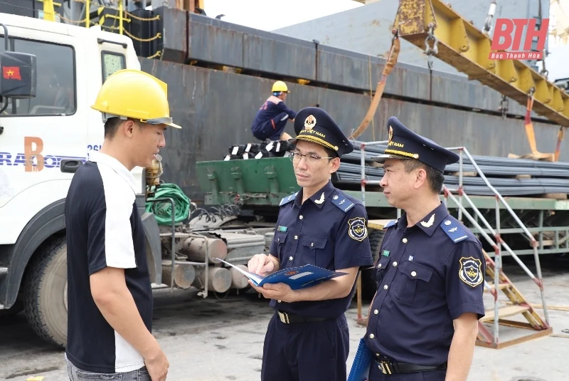Không nghỉ lễ, cơ quan hải quan trực giải quyết thủ tục, thông quan nhanh chóng hàng hóa xuất nhập khẩu