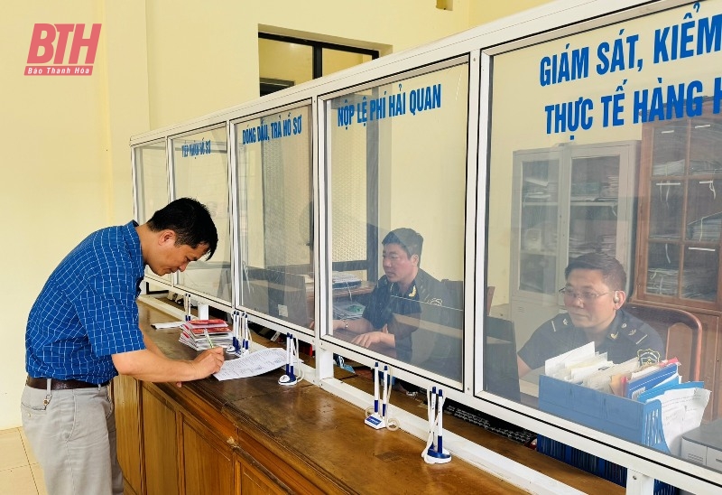 Không nghỉ lễ, cơ quan hải quan trực giải quyết thủ tục, thông quan nhanh chóng hàng hóa xuất nhập khẩu