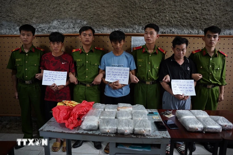 Bắt 3 đối tượng vận chuyển 50 bánh hồng phiến ở Điện nhà cái m88