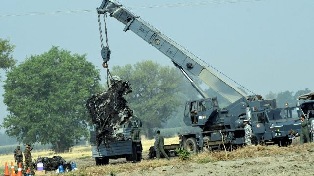 Hình ảnh gây sốc về đống đổ nát được cho là xác máy bay Rafale của Ấn Độ