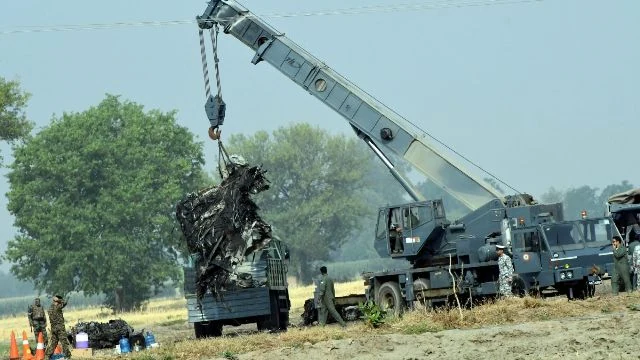 Hình ảnh gây sốc về đống đổ nát được cho là xác máy bay Rafale của Ấn Độ