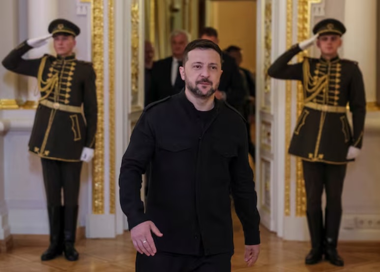 Tổng thống Ukraine kêu gọi Nga xác nhận lệnh ngừng bắn trước khi đàm phán