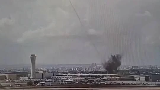 Israel cảnh báo trả đũa sau cuộc tấn công của Houthi dang nhap m88o sân bay