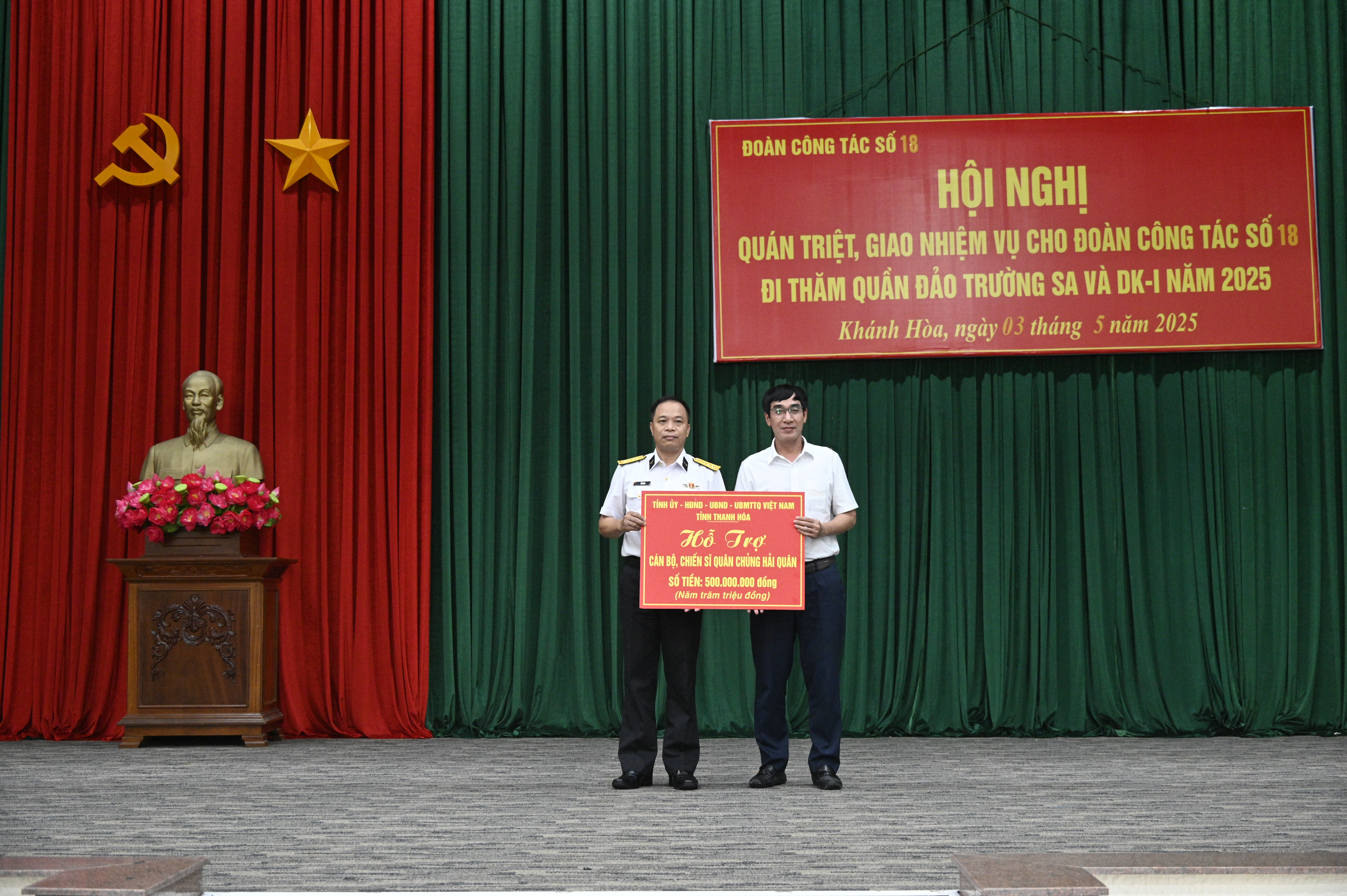 Đoàn công tác của tỉnh Thanh Hóa thăm cán bộ, chiến sĩ và Nhân dân Trường Sa, Nhà giàn DK I