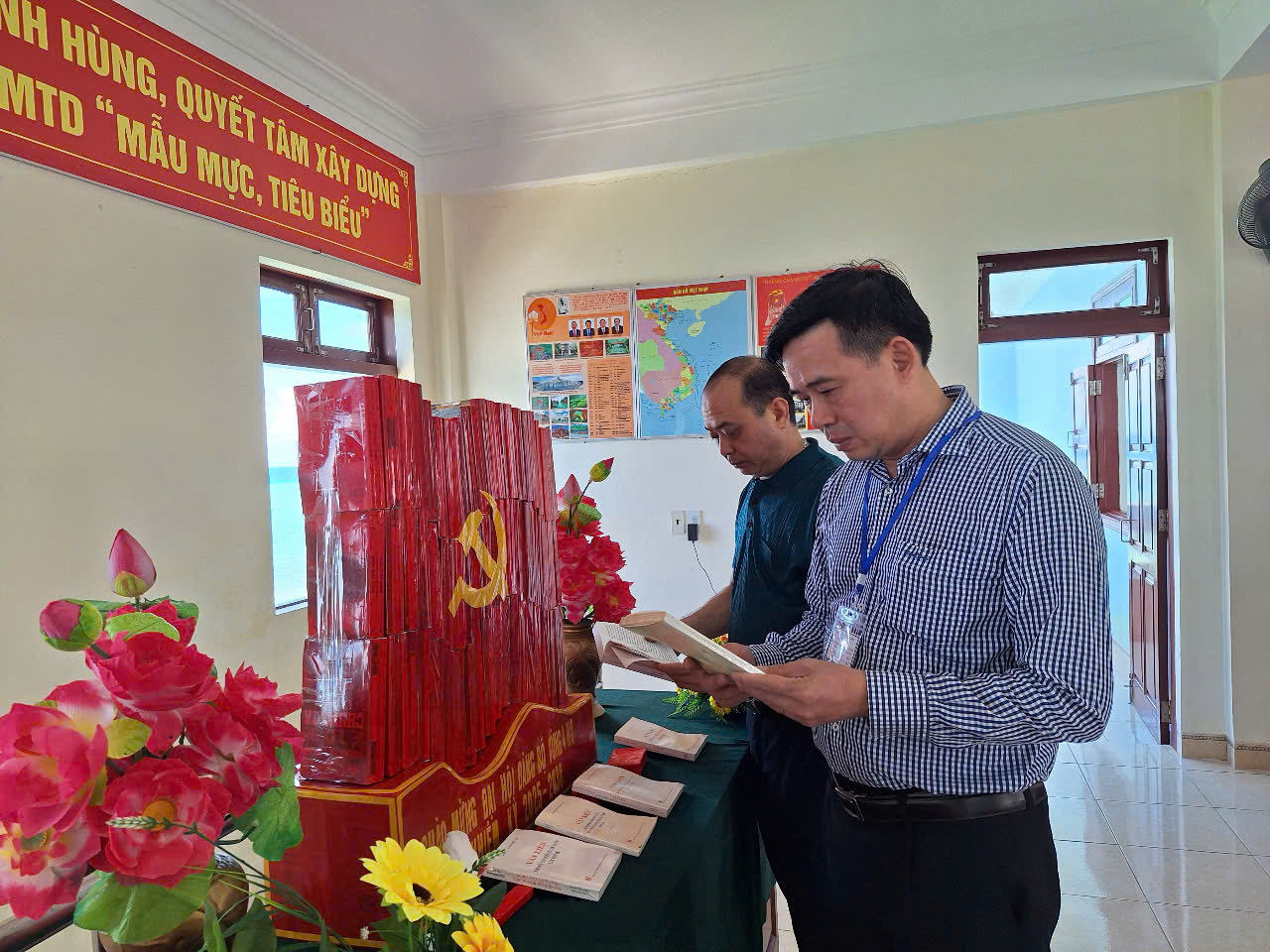 Đoàn công tác của tỉnh Thanh Hóa thăm cán bộ, chiến sĩ và Nhân dân Trường Sa, Nhà giàn DK I