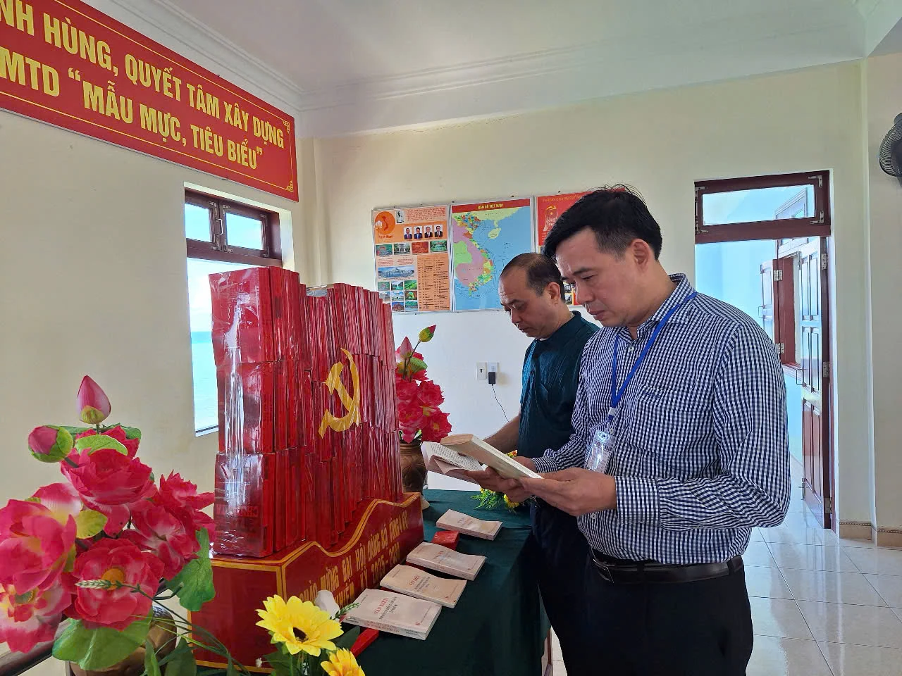 Đoàn công tác của tỉnh Thanh Hóa thăm cán bộ, chiến sĩ và Nhân dân Trường Sa, Nhà giàn DK I