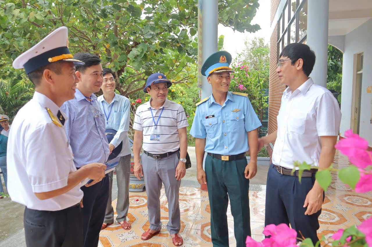 Đoàn công tác của tỉnh Thanh Hóa thăm cán bộ, chiến sĩ và Nhân dân Trường Sa, Nhà giàn DK I
